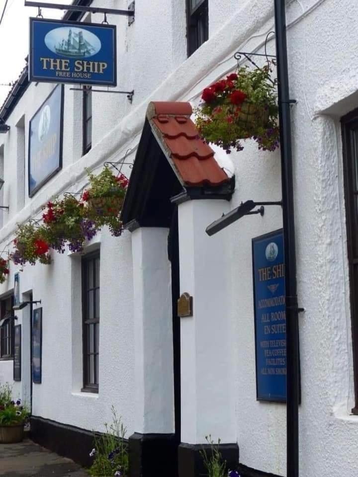 The Ship Inn Holy Island of Lindisfarne Extérieur photo